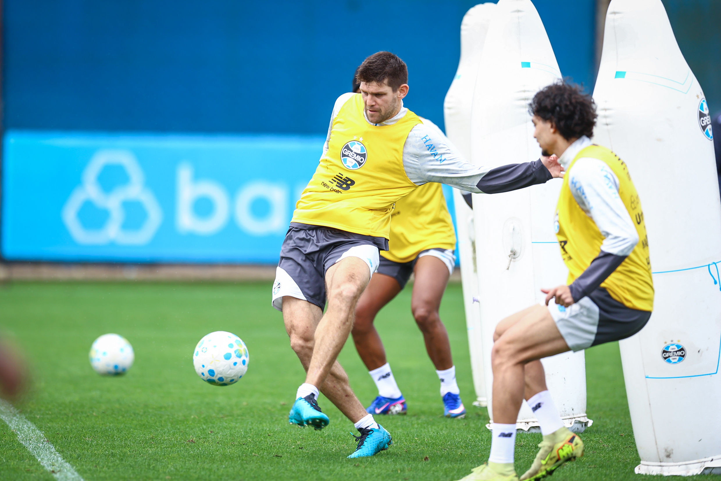 Treino técnico movimenta elenco no CT