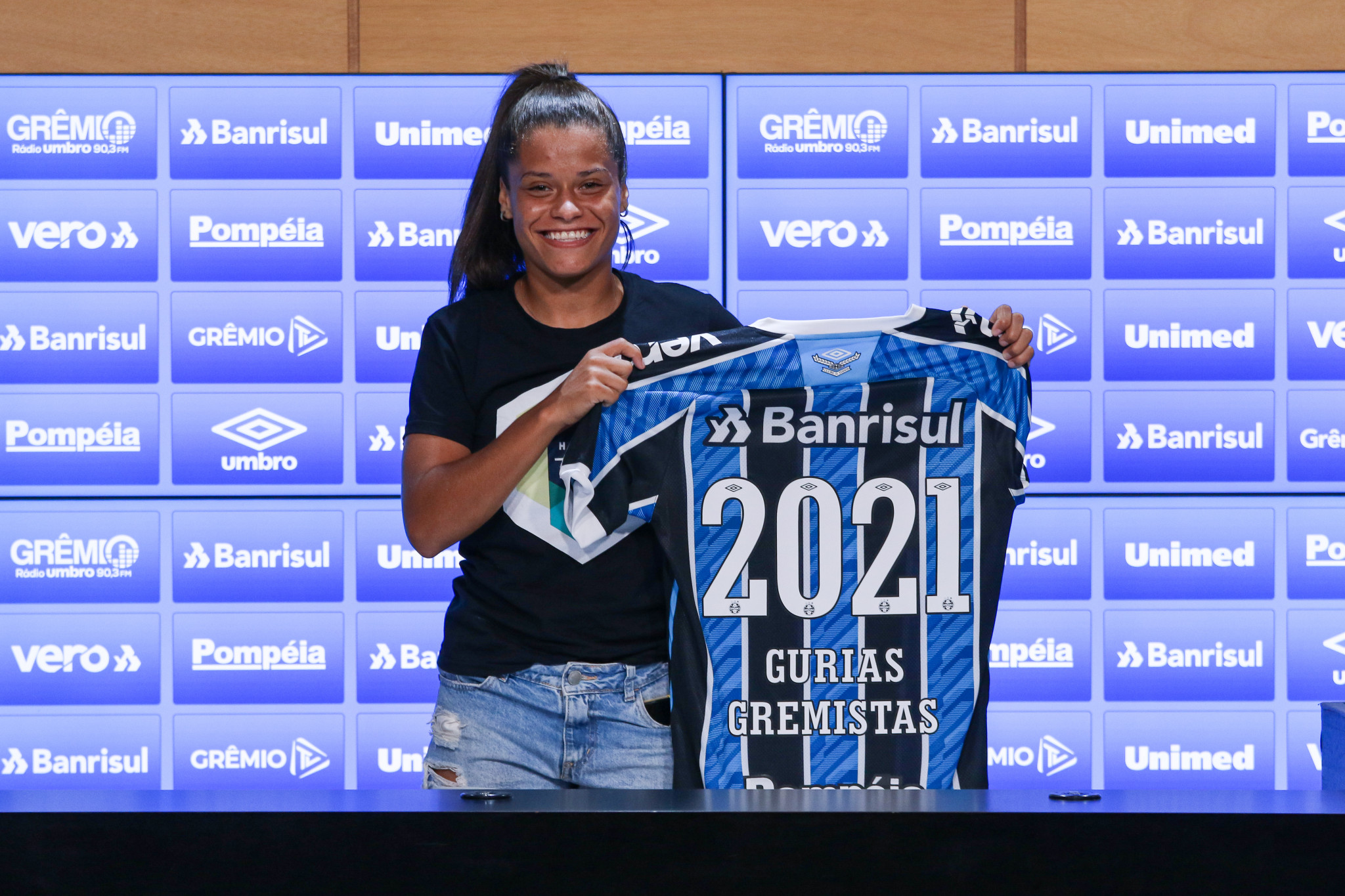 Grêmio anuncia novo patrocinador na camisa de jogo do profissional