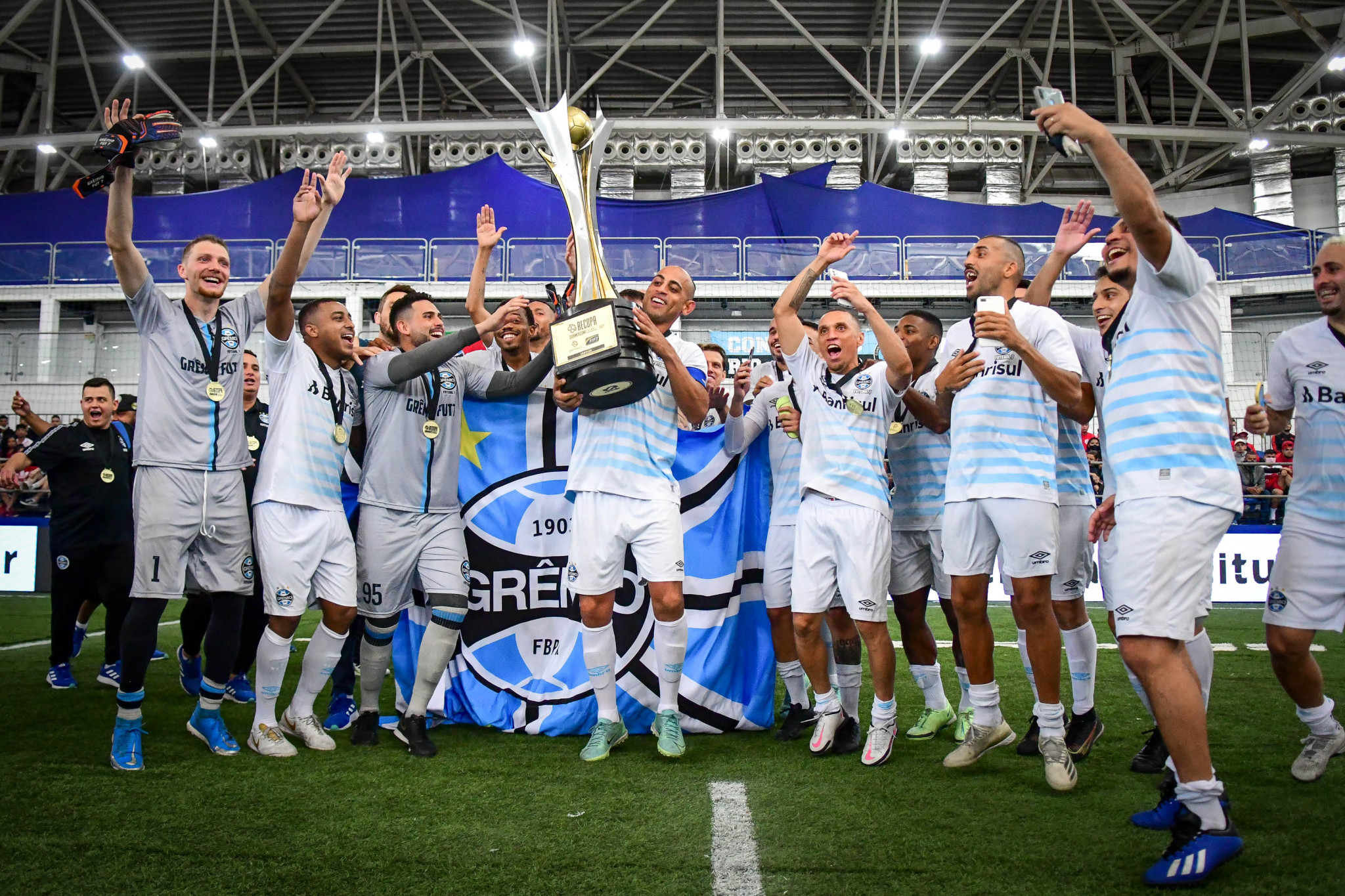 Grêmio testa melhor do mundo de futebol 7 no campo e estuda