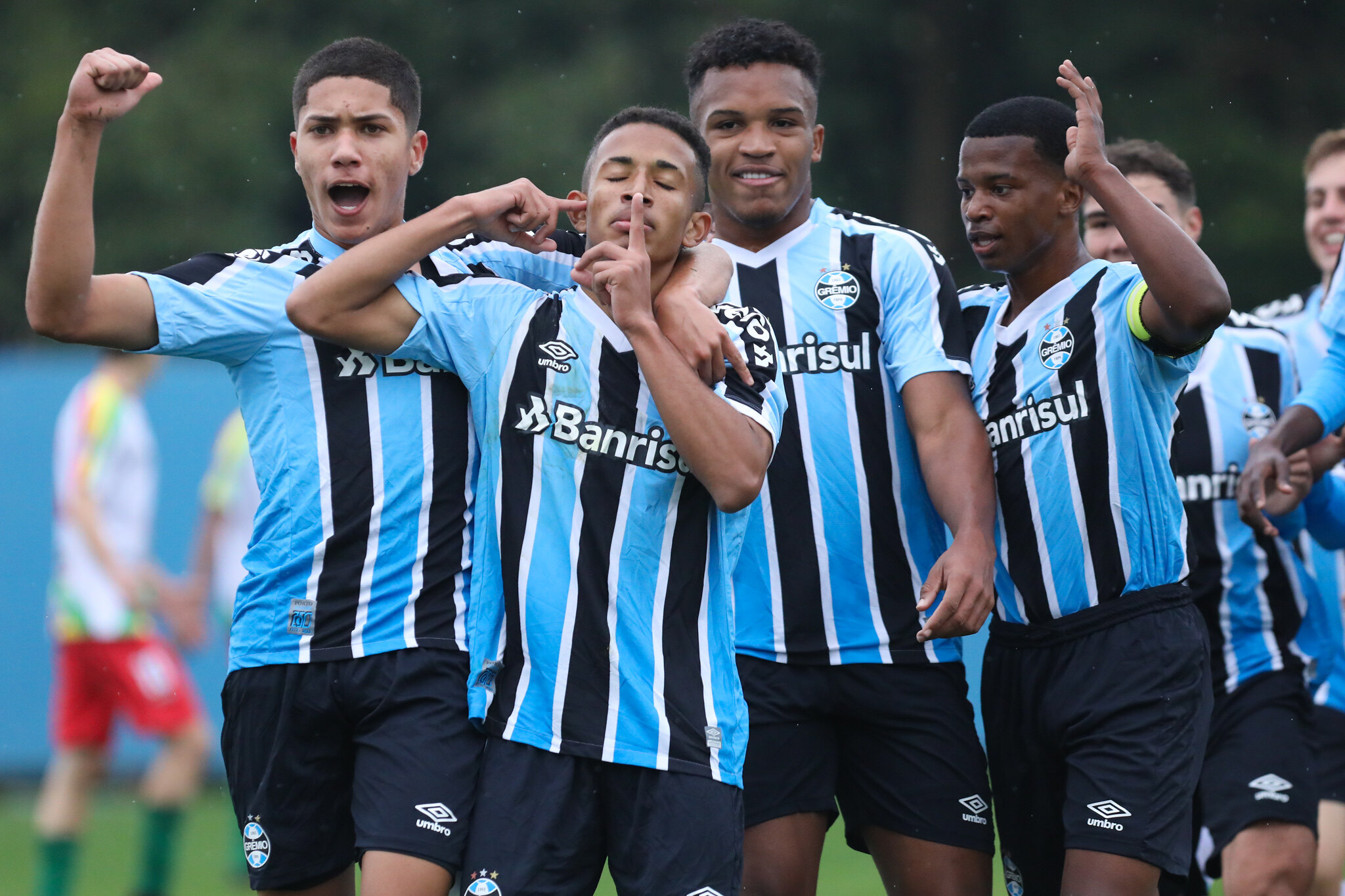 Grêmio goleia o Farroupilha e confirma a classificação para as quartas de  final do Estadual Sub-20