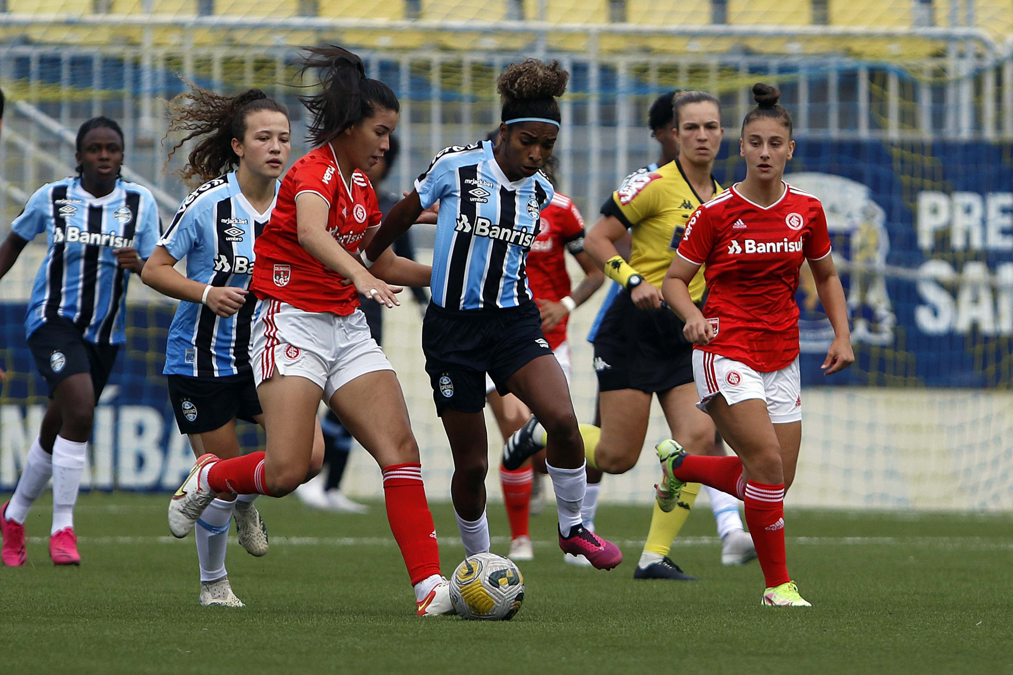 Gurias Gremistas empatam com Internacional e decidem Gauchão na Arena