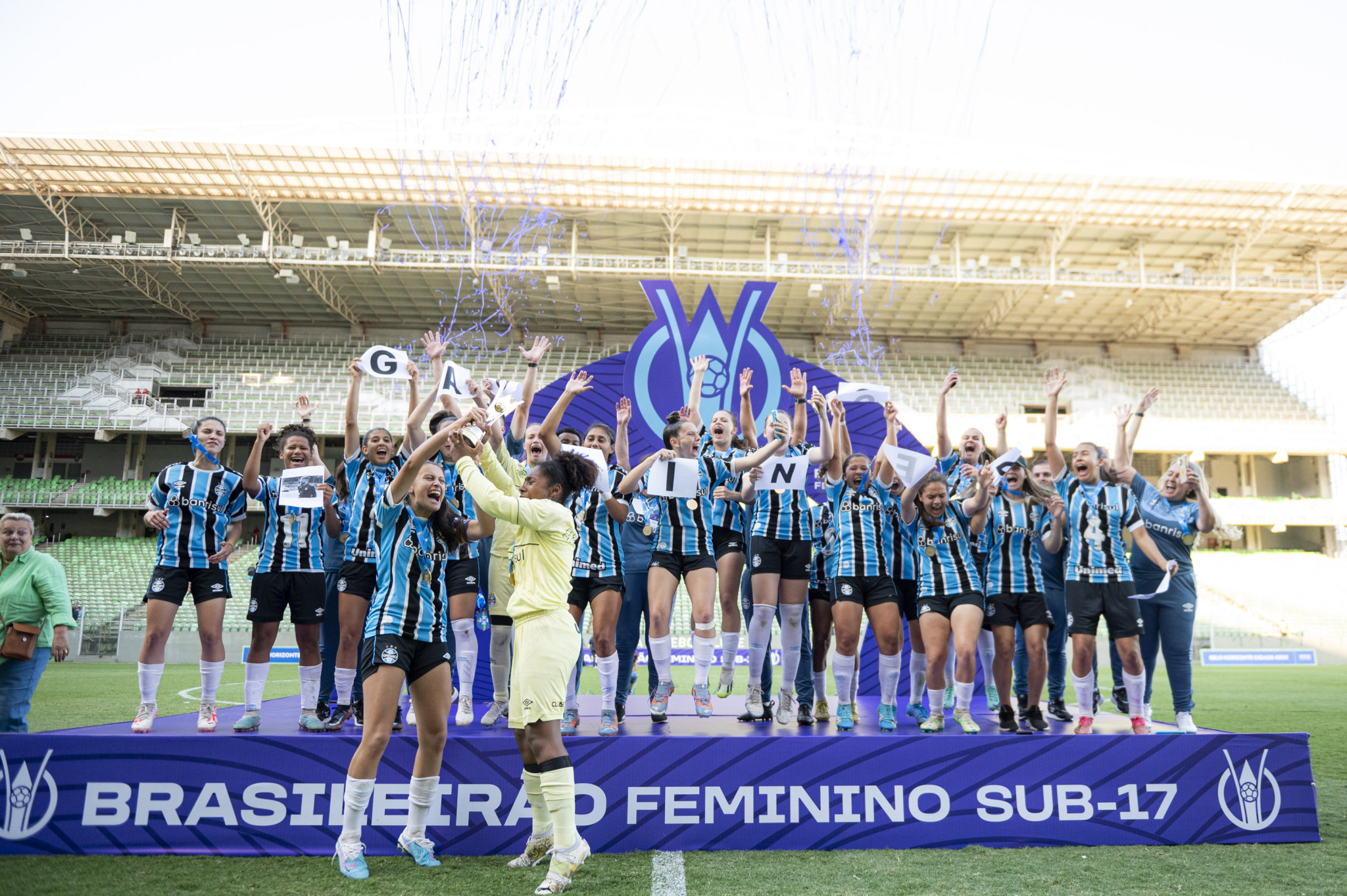 Gurias Gremistas Sub-17 conquistam título inédito do Campeonato