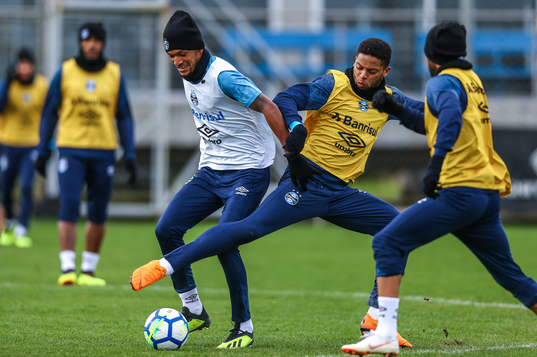 Promessa da base garante vitória do Grêmio em jogo-treino