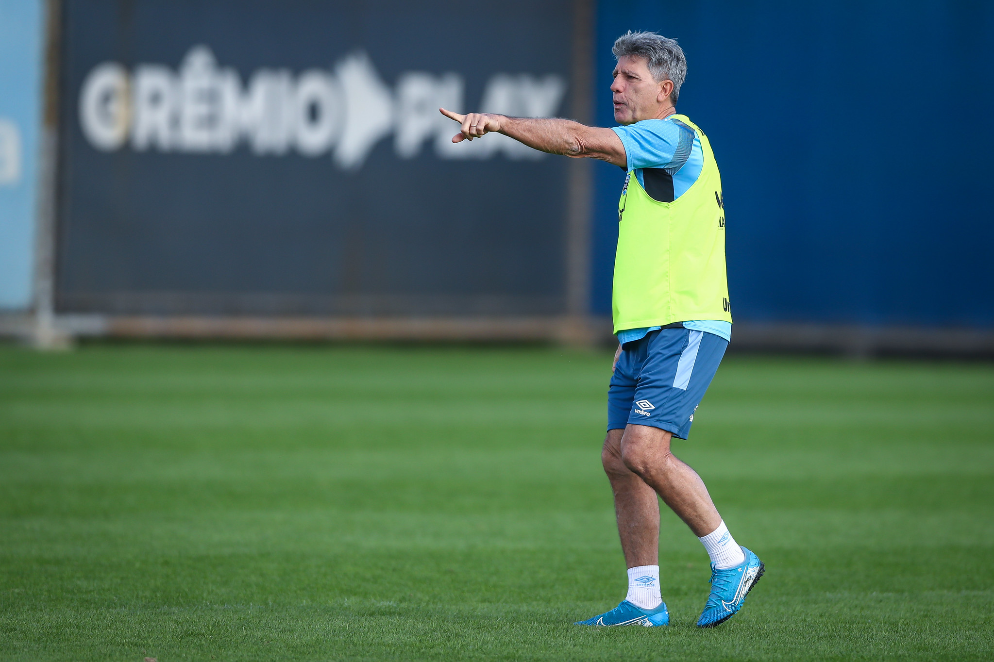 Manhã De Treino Com Portões Fechados E Coletiva De Renato Portaluppi