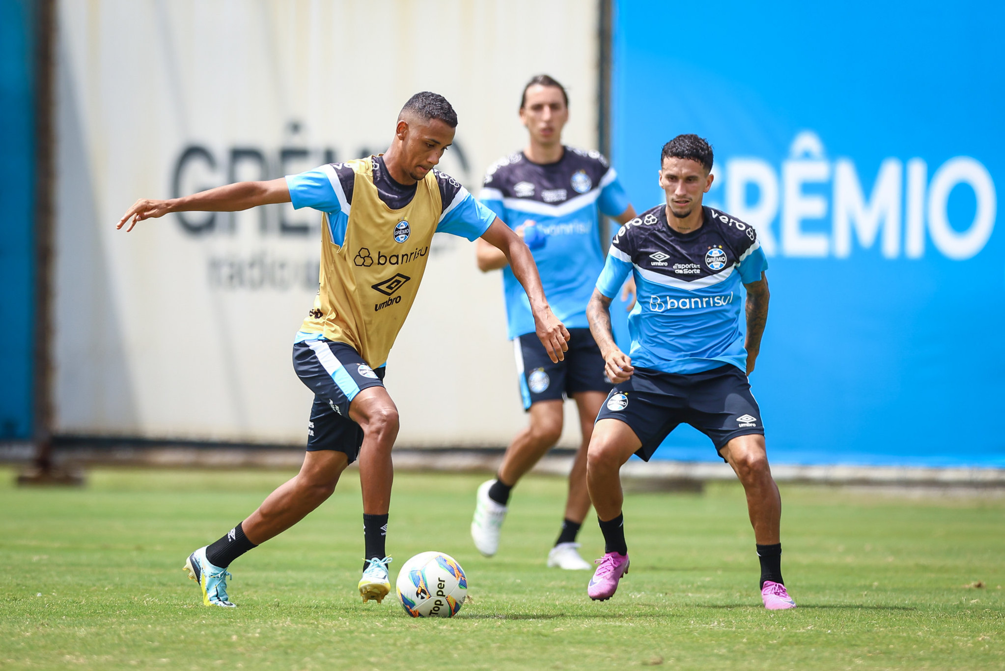 Trabalhos De Força E Movimentação São Destaques No Treino Do Grêmio