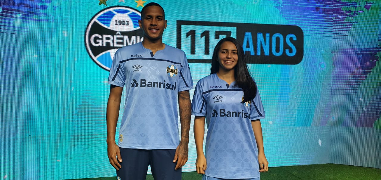 Grêmio lança nova camisa em homenagem aos cantos da torcida