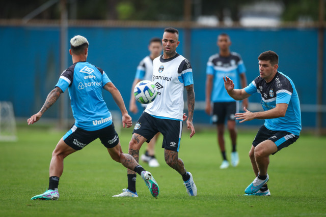 Nos pênaltis, Grêmio vence Bahia e garante vaga nas semifinais da Copa do  Brasil