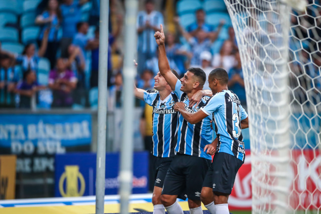 Com gols de Villasanti e Biel, Grêmio vence o Guarani e sobe na tabela