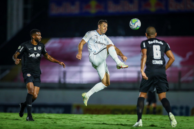 Corinthians é superado pelo Red Bull Bragantino por 1 a 0, no