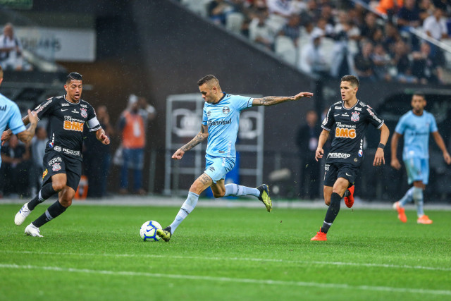 Buscando recuperação, Grêmio enfrenta o Corinthians fora de casa