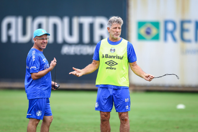 Portaluppi Lidera Treino Matinal No Ct Luiz Carvalho Para Equipe Do Grêmio